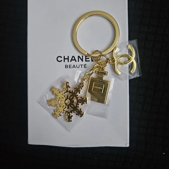 CHANEL Gold Charm Key Holder/ Bag Charm. New With Plastic. Very Rare - Picture 3 of 7